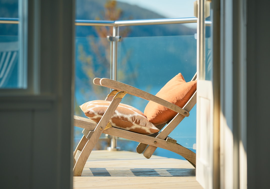 découvrez nos conseils et idées d’aménagement pour un balcon confortable, fonctionnel et esthétique. inspirez-vous pour transformer votre espace extérieur en véritable coin de paradis urbain.