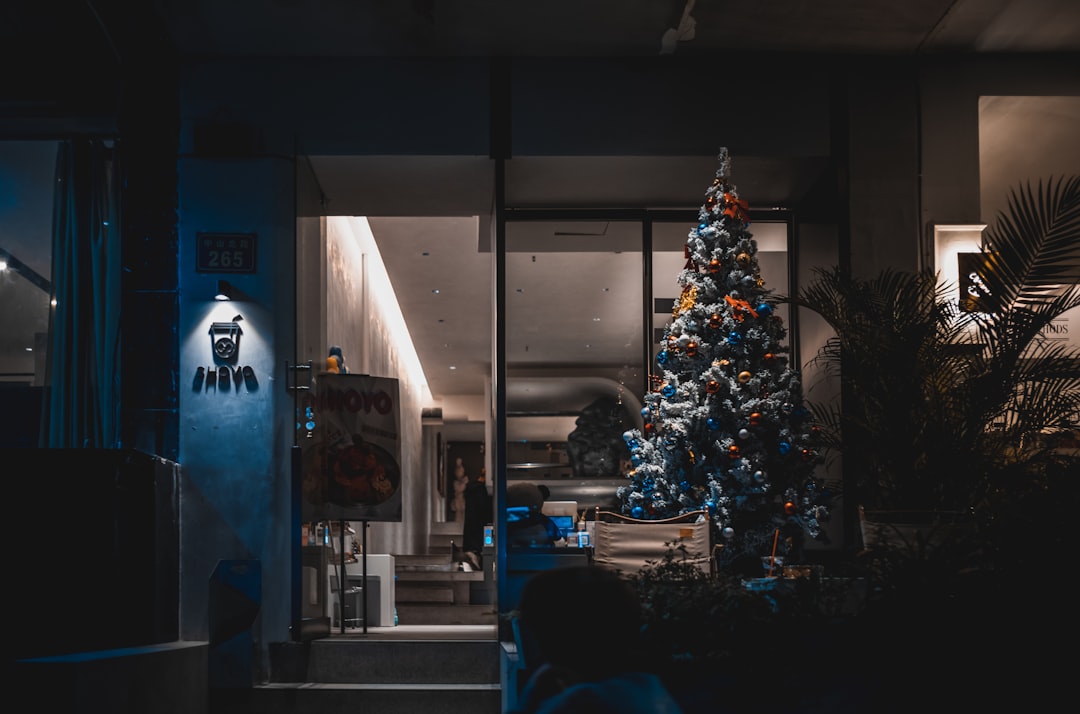 découvrez le moment idéal pour installer vos décorations de noël et créer une ambiance festive parfaite chez vous.