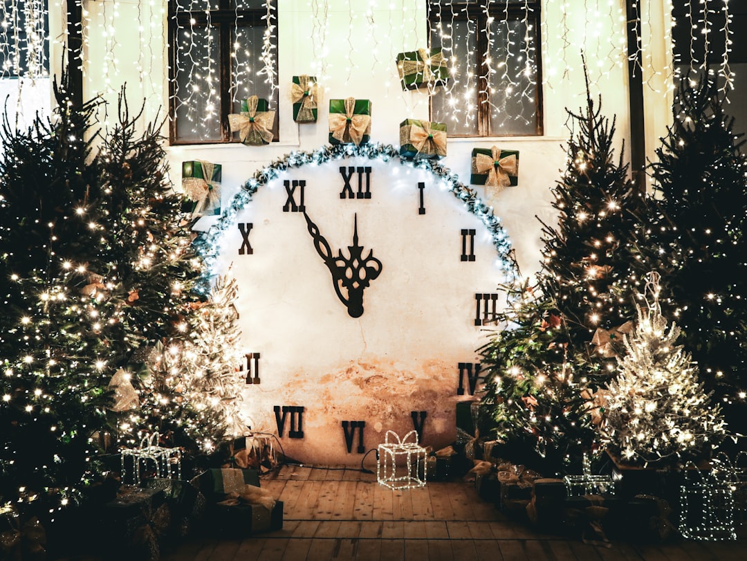 découvrez le meilleur moment pour installer vos décorations de noël et créer une ambiance festive parfaite tout au long de la saison.