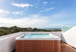 jacuzzi suite for relaxation on roof. with sea views.