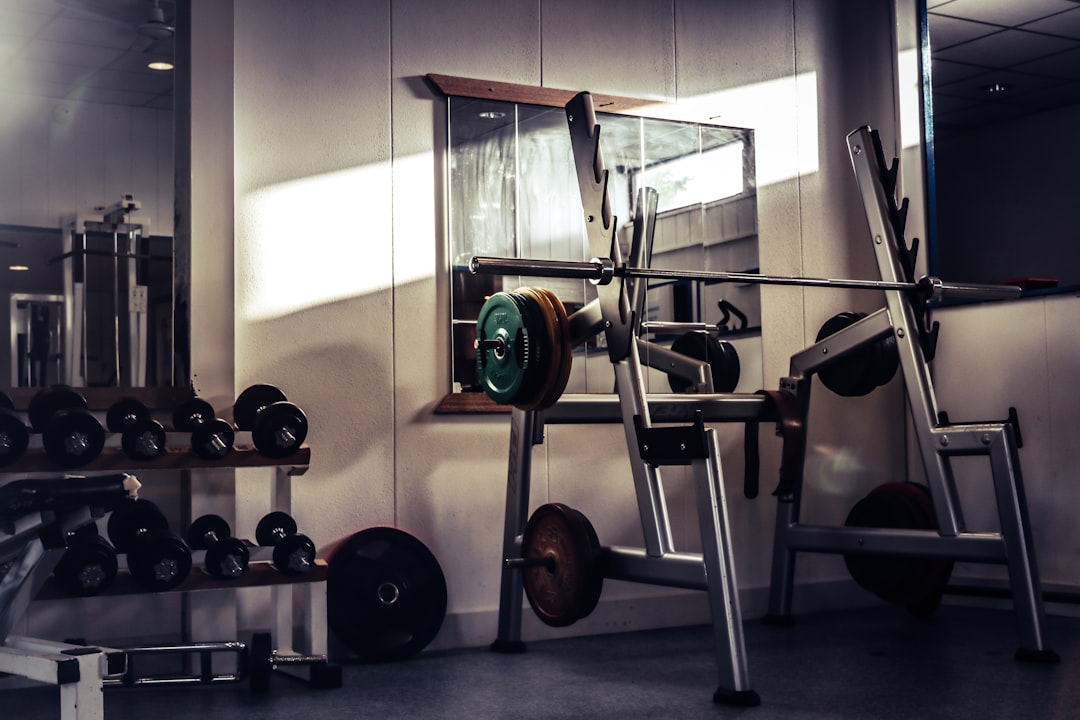 découvrez comment aménager votre home gym idéal : conseils, équipements indispensables et astuces pour créer un espace de fitness adapté à votre domicile. transformez votre entraßnement sans quitter la maison !