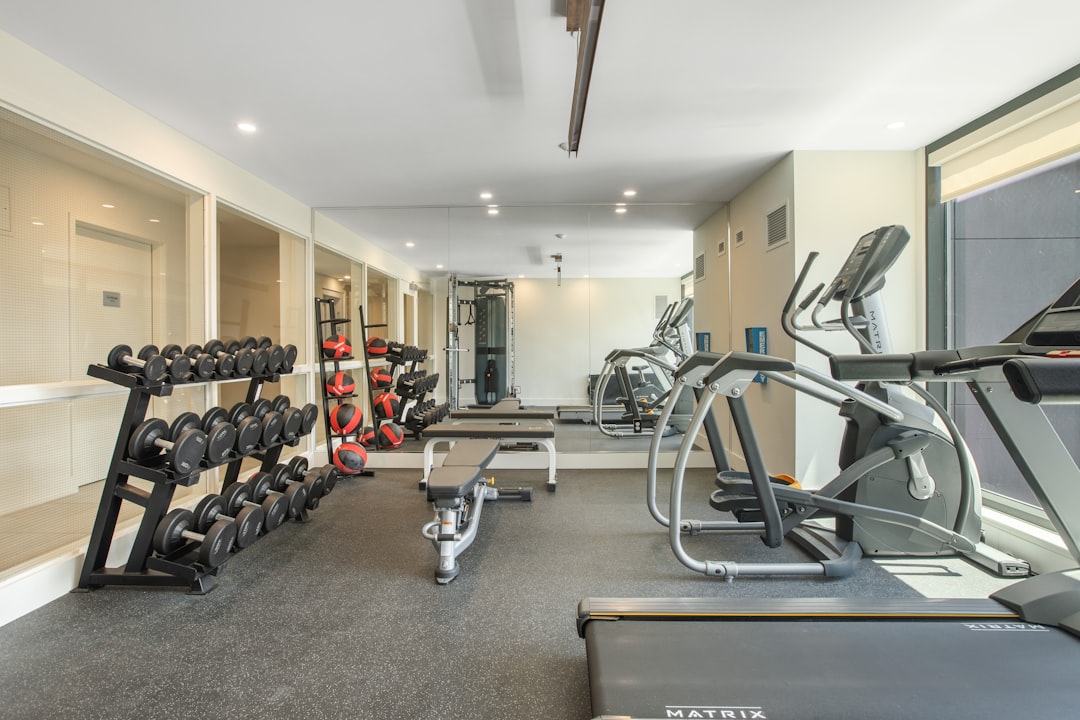 découvrez comment créer votre salle de sport à domicile avec nos conseils pour un home gym pratique, économique et adapté à tous les niveaux. optimisez votre entraßnement chez vous !