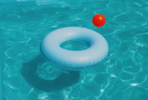 piscine et bouee