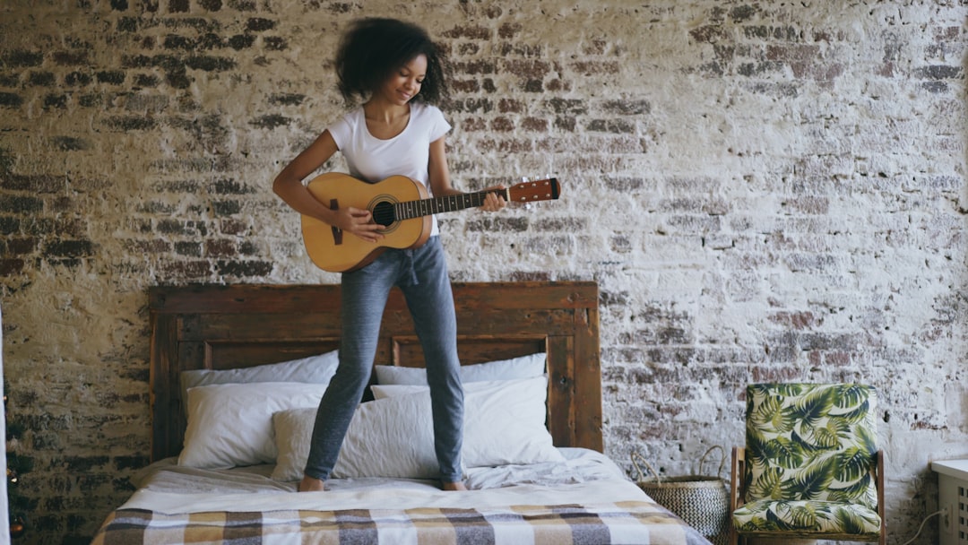 découvrez des idées tendance et inspirations pour aménager une chambre d’ado moderne et fonctionnelle. conseils déco, astuces de rangement et choix de mobilier pour créer l’espace idéal pour chaque adolescent.